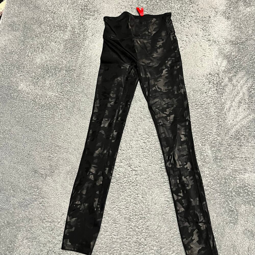 SPANX Leggings Womens Small Faux Leather Metallic Camo Black